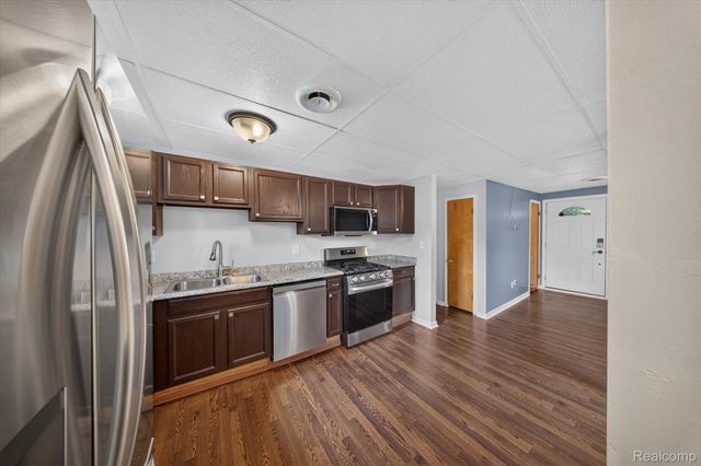 9281 Hazel Street, Taylor, MI 48180