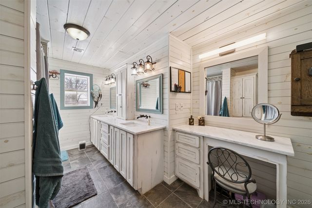 11815 EW 255 Road, Nowata, OK 74048