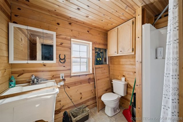 11815 EW 255 Road, Nowata, OK 74048