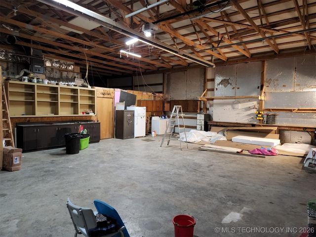 11815 EW 255 Road, Nowata, OK 74048