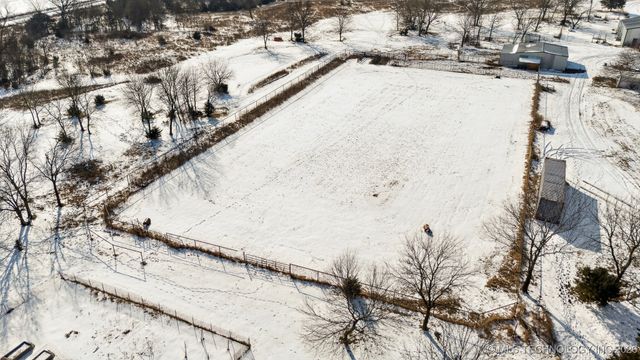 11815 EW 255 Road, Nowata, OK 74048