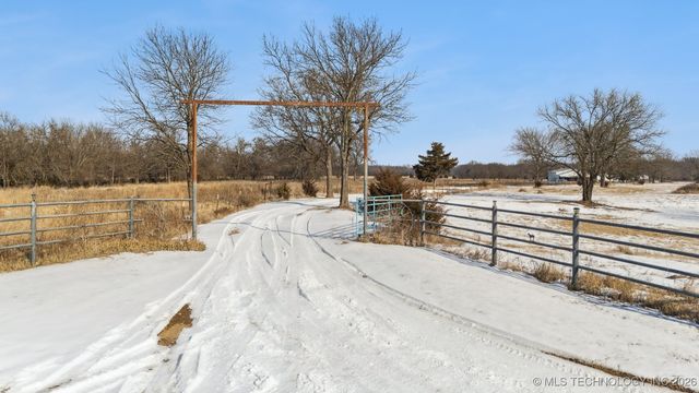 11815 EW 255 Road, Nowata, OK 74048