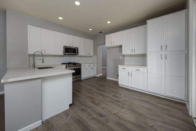 272 Olivine Ave, Lathrop, CA 95330