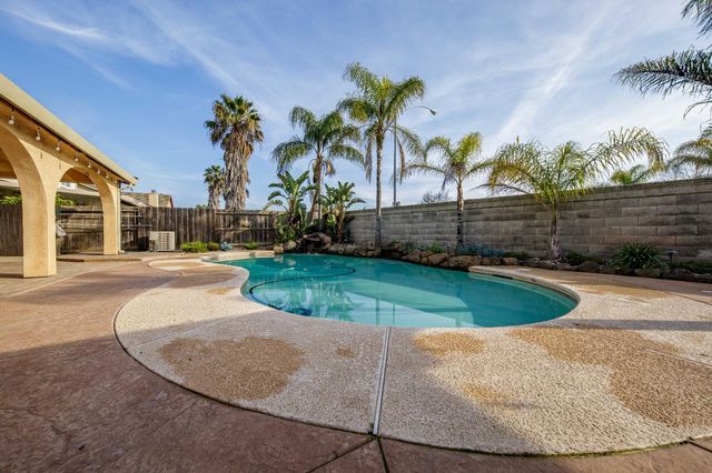 272 Olivine Ave, Lathrop, CA 95330