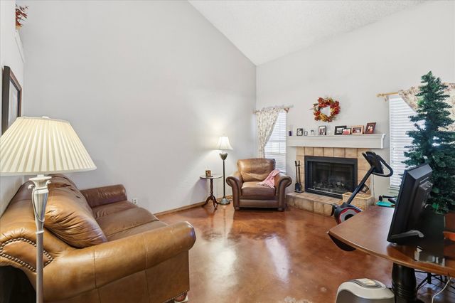 722 Creekwood Court, Lewisville, TX 75067