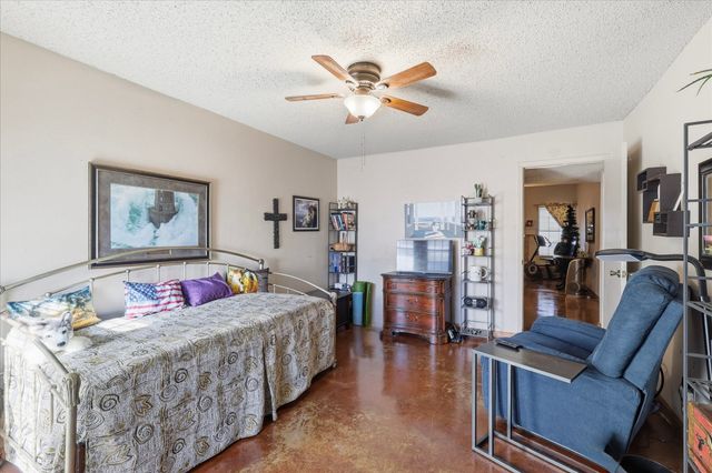 722 Creekwood Court, Lewisville, TX 75067