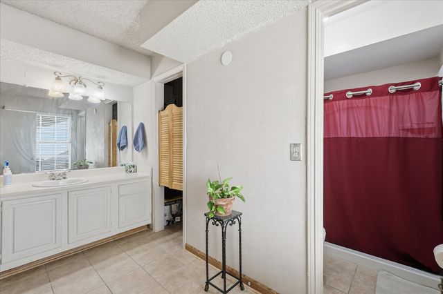 722 Creekwood Court, Lewisville, TX 75067