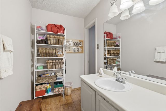 722 Creekwood Court, Lewisville, TX 75067