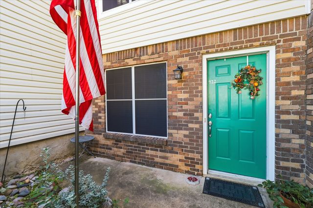 722 Creekwood Court, Lewisville, TX 75067