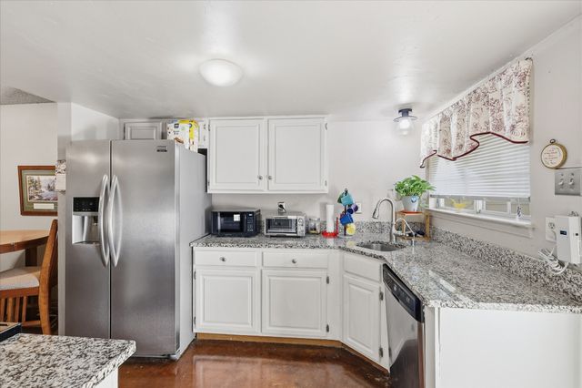 722 Creekwood Court, Lewisville, TX 75067