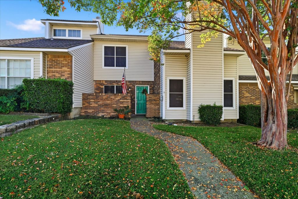 722 Creekwood Court, Lewisville, TX 75067