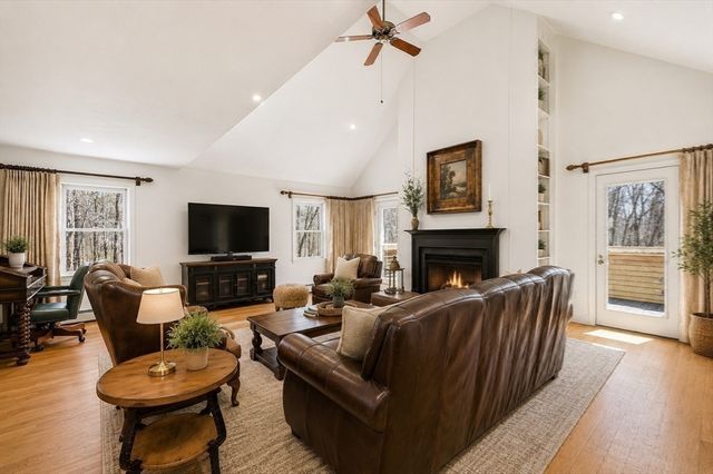 19 Pheasant Lane, Topsfield, MA 01983