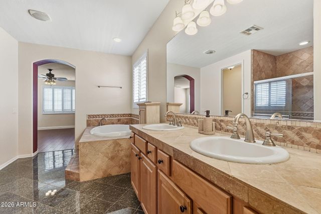 3137 E FANDANGO Drive, Gilbert, AZ 85298