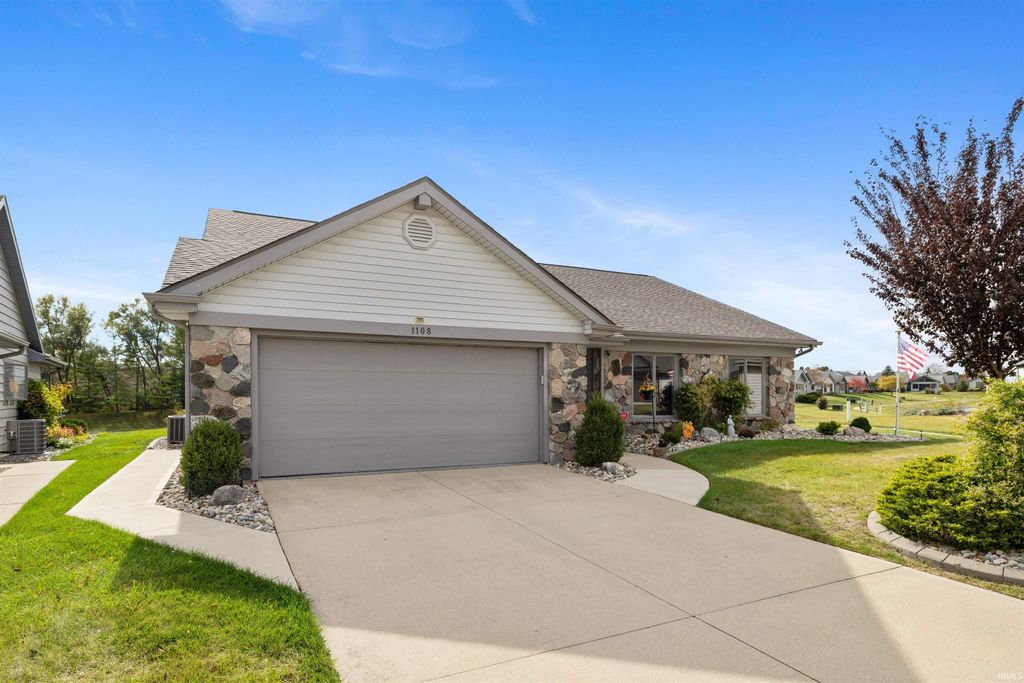 1108 Lake Pointe Cove, Fort Wayne, IN 46845