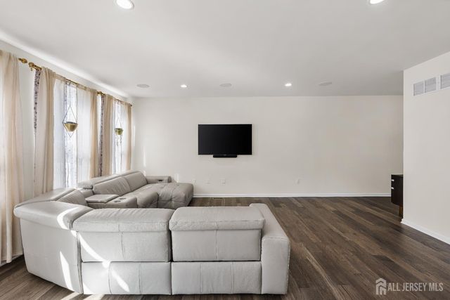 23 Clover Lane, Monroe, NJ 08831