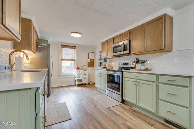 809 North Boone Street, Johnson City, TN 37604