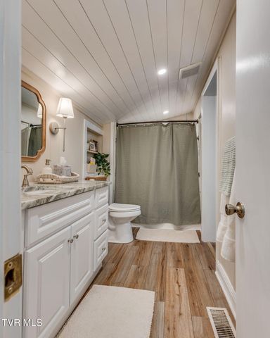 809 North Boone Street, Johnson City, TN 37604