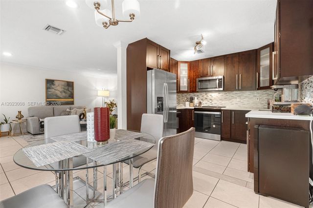 4270 NW 20th Ave, Oakland Park, FL 33309