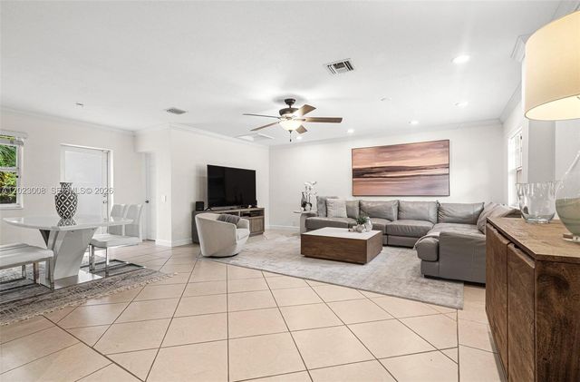 4270 NW 20th Ave, Oakland Park, FL 33309