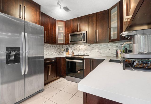 4270 NW 20th Ave, Oakland Park, FL 33309