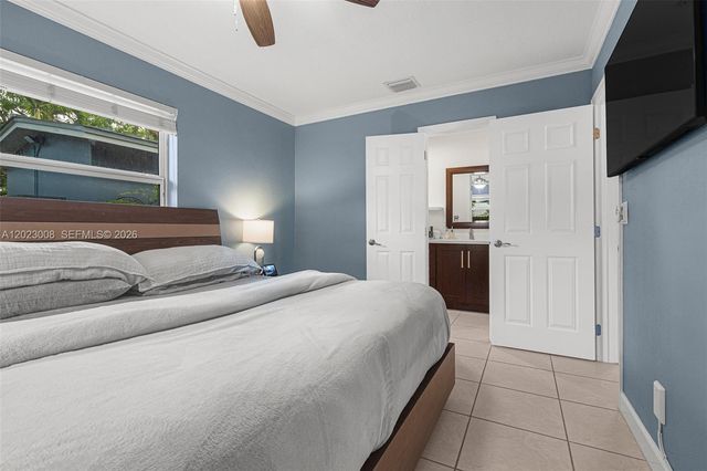 4270 NW 20th Ave, Oakland Park, FL 33309