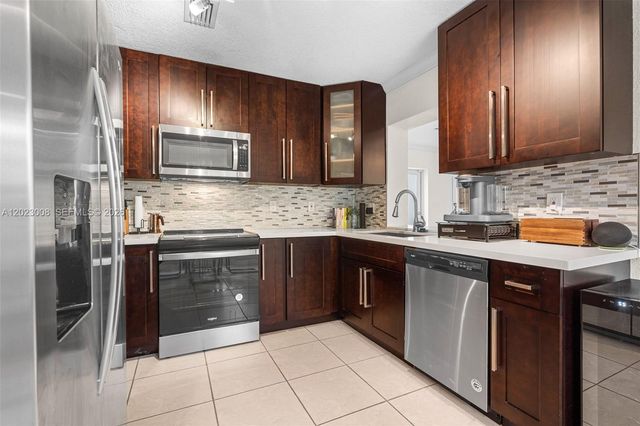 4270 NW 20th Ave, Oakland Park, FL 33309
