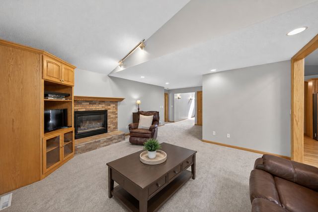 1011 Golfers Ct SE, Rochester, MN 55904