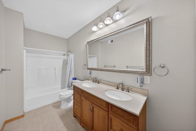 1011 Golfers Ct SE, Rochester, MN 55904