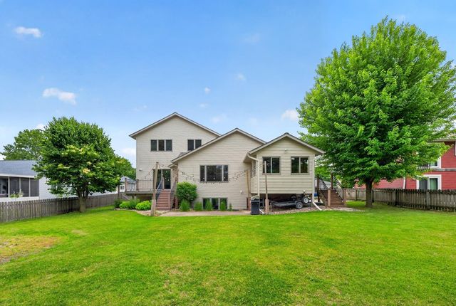 1011 Golfers Ct SE, Rochester, MN 55904