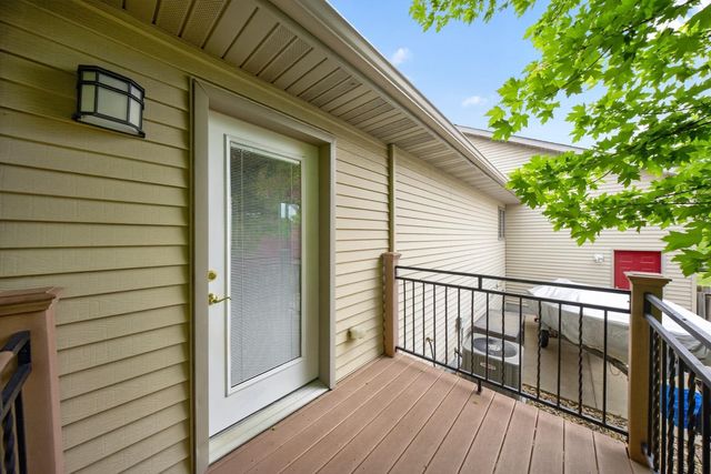 1011 Golfers Ct SE, Rochester, MN 55904