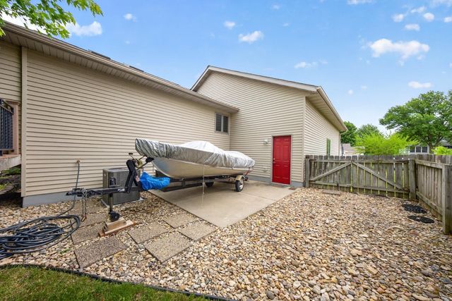 1011 Golfers Ct SE, Rochester, MN 55904