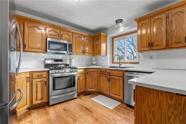 1317 NE Quail Walk Drive, Blue Springs, MO 64014