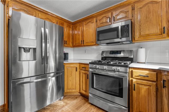 1317 NE Quail Walk Drive, Blue Springs, MO 64014