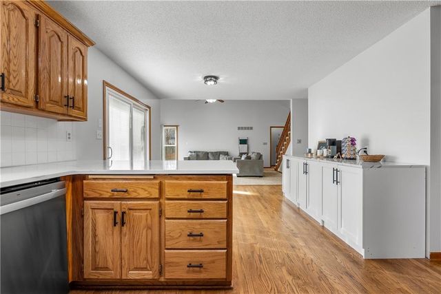 1317 NE Quail Walk Drive, Blue Springs, MO 64014