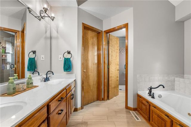 1317 NE Quail Walk Drive, Blue Springs, MO 64014