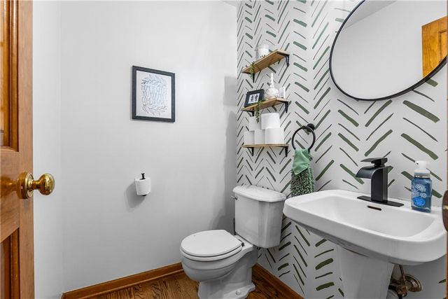 1317 NE Quail Walk Drive, Blue Springs, MO 64014