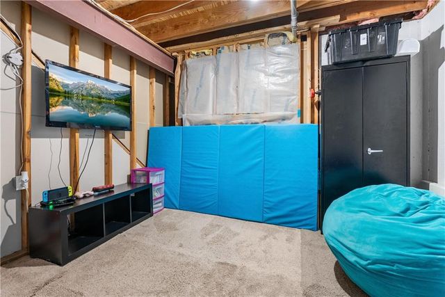 1317 NE Quail Walk Drive, Blue Springs, MO 64014