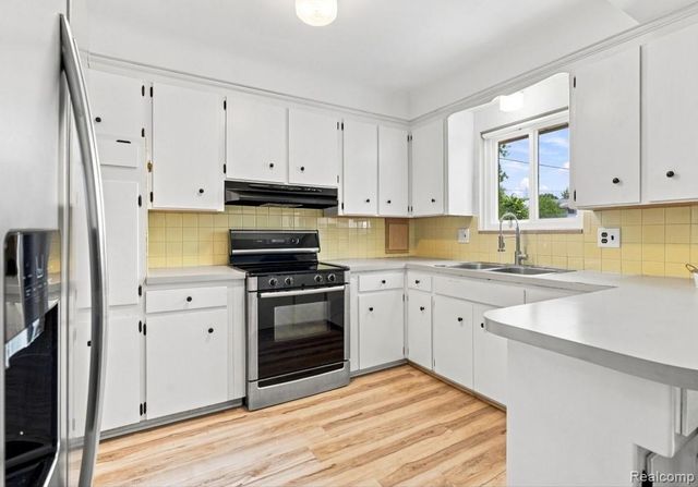 21240 Evergreen Street, St. Clair Shores, MI 48082