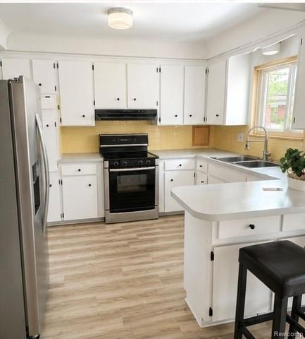 21240 Evergreen Street, St. Clair Shores, MI 48082