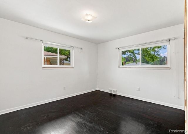 21240 Evergreen Street, St. Clair Shores, MI 48082