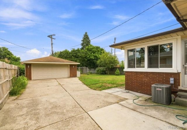 21240 Evergreen Street, St. Clair Shores, MI 48082