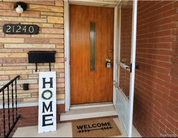 21240 Evergreen Street, St. Clair Shores, MI 48082