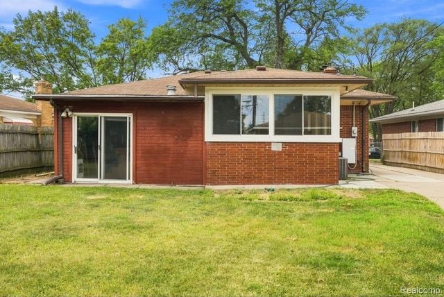 21240 Evergreen Street, St. Clair Shores, MI 48082