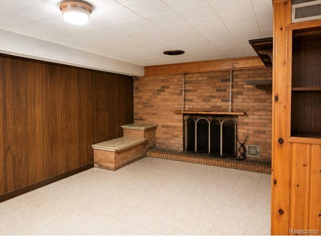 21240 Evergreen Street, St. Clair Shores, MI 48082