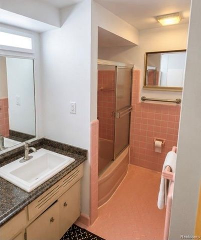 21240 Evergreen Street, St. Clair Shores, MI 48082