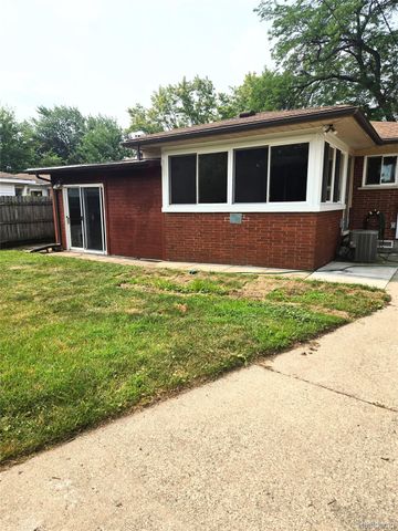 21240 Evergreen Street, St. Clair Shores, MI 48082