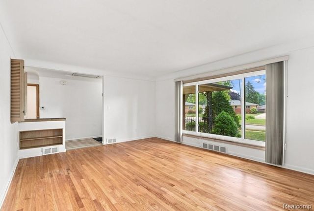 21240 Evergreen Street, St. Clair Shores, MI 48082