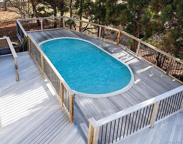 7 Widgeon Way, Westhampton Beach, NY 11978