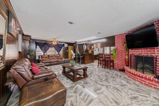 1102 Glouchester Lane, Houston, TX 77073