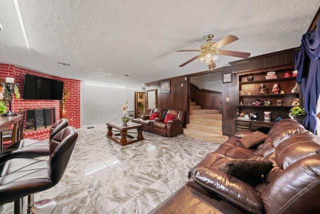 1102 Glouchester Lane, Houston, TX 77073